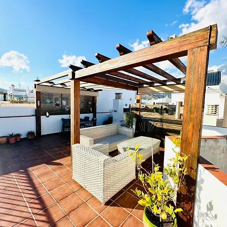 Luxury With Private Rooftop & Jacuzzi 아파트