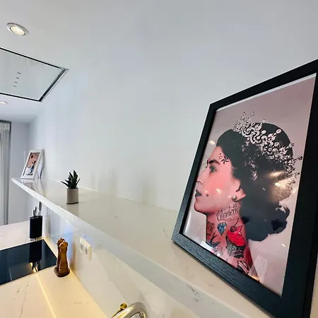 아파트 Luxury With Private Rooftop & Jacuzzi