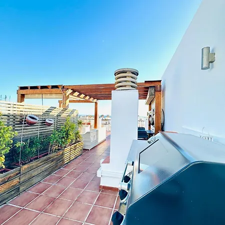 Luxury With Private Rooftop & Jacuzzi